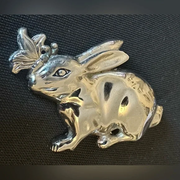 John Hardy Silver Tone Bunny Rabbit Scarf or Tie Clip - Picture 1 of 4